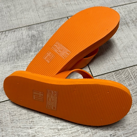 Forever 21 Orange Flip Flops - Picture 3 of 3